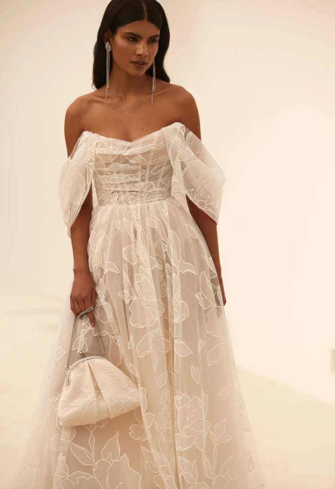 Beige /sand farvet brudekjole med aftagelige stropper