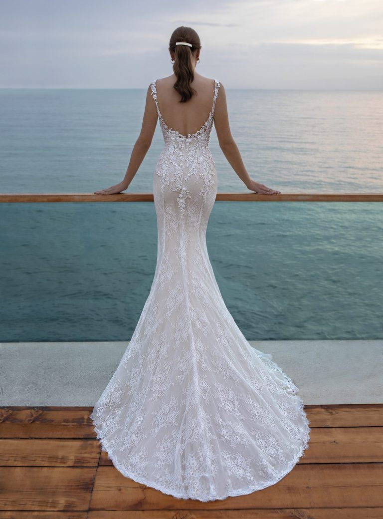 Havfrue brudekjole ed blonder og slæb