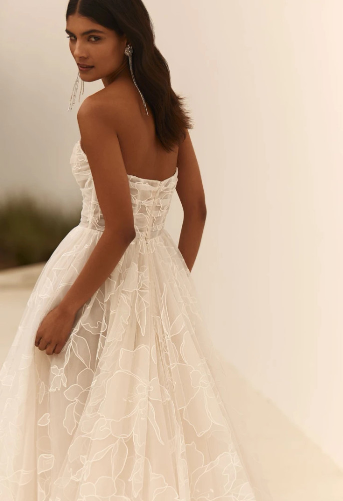 Beige /sand farvet brudekjole med aftagelige stropper