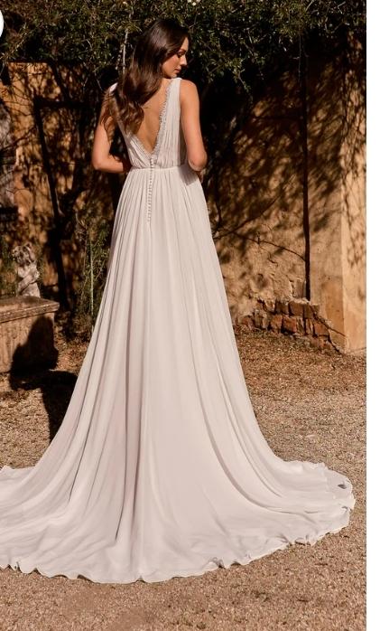 Noira brudekjole med let skørt sample sale