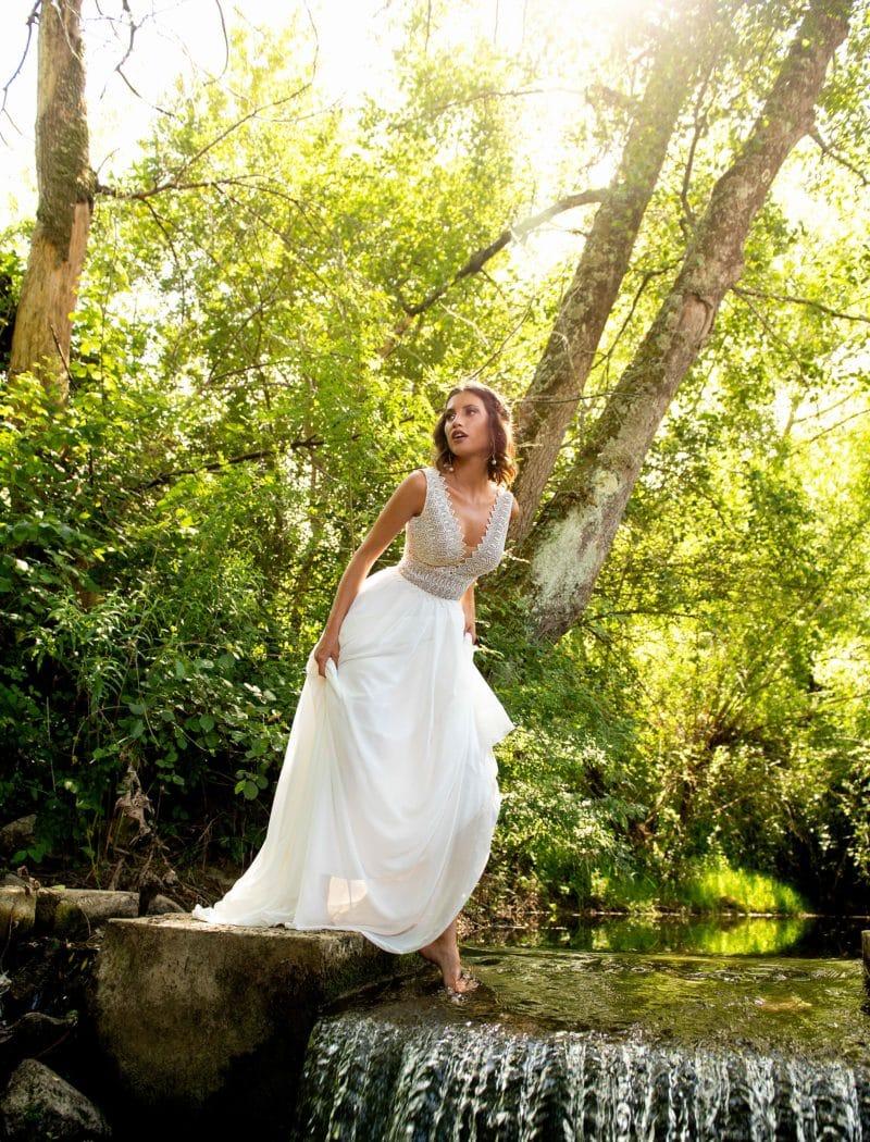 Boho brudekjole med blonder åbent ryg
